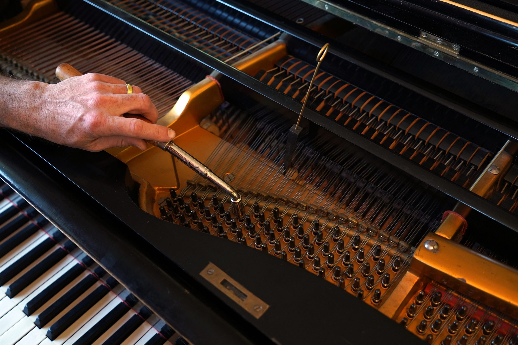 Adjusting a grand piano's strings