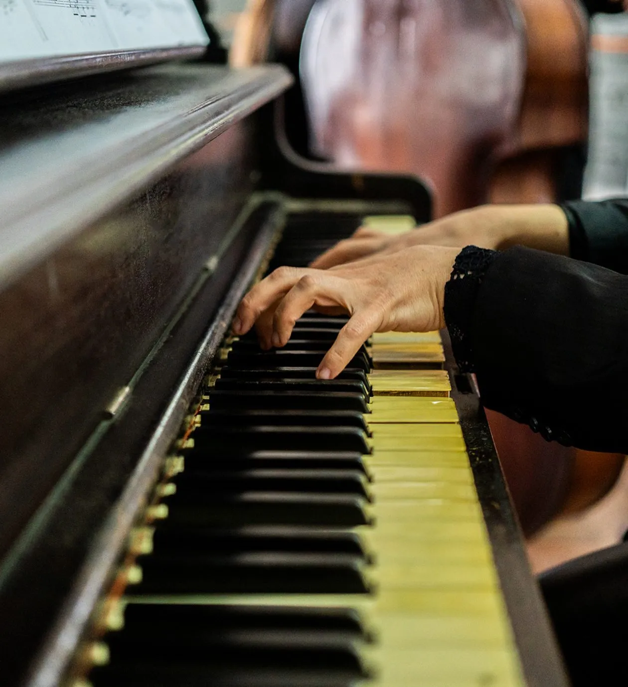 Piano tuning with a tuning lever